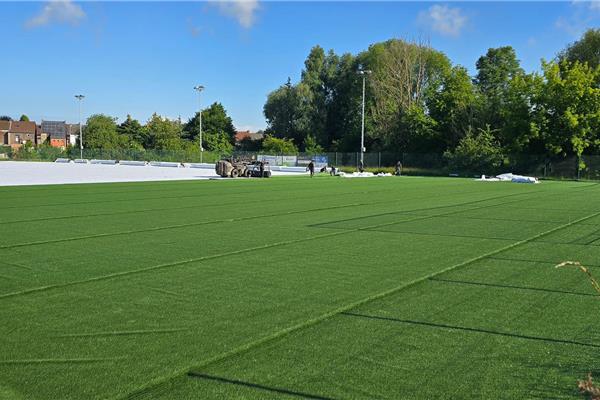 Renovatie kunstgras voetbalveld Scailmont - Sportinfrabouw NV